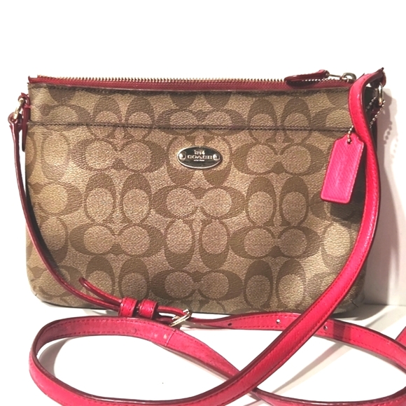 Coach Signature Crossbody Purse with Removeable Hot Pink Pouch - Picture 4 of 15